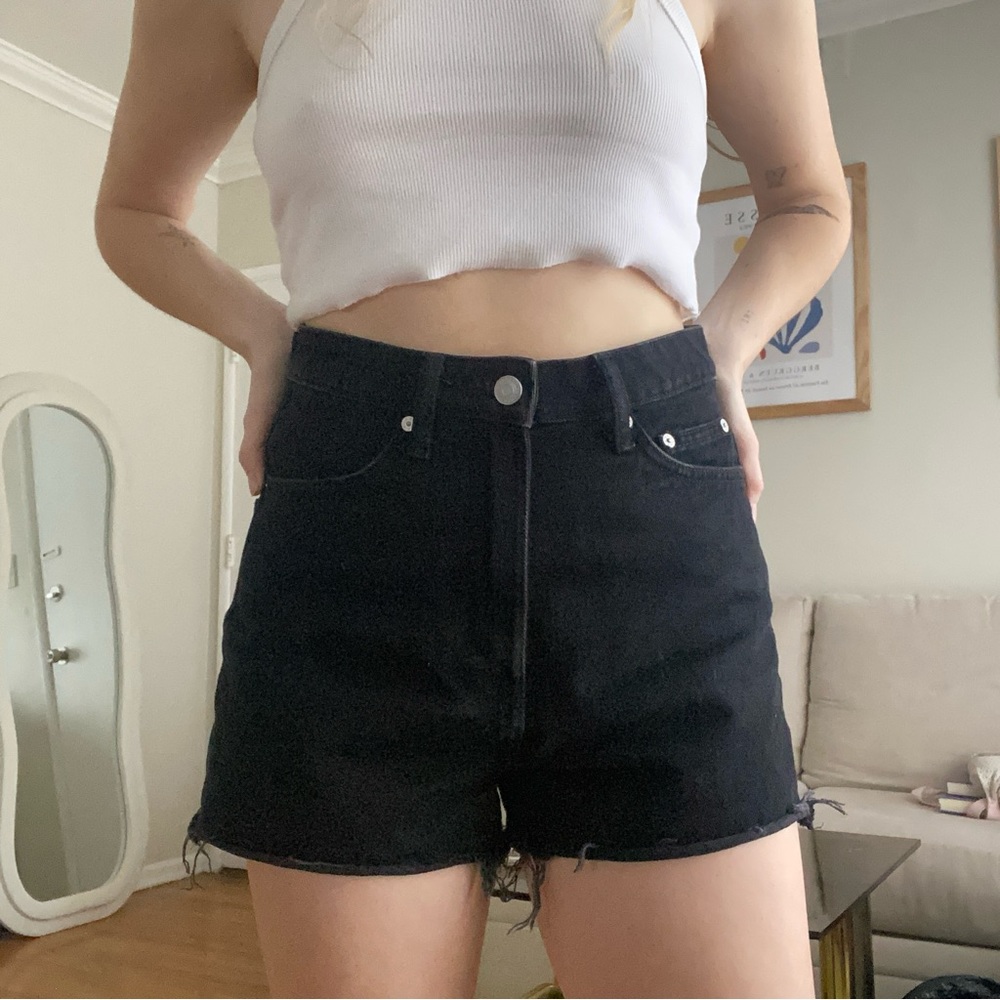 Weekday cutoff shorts